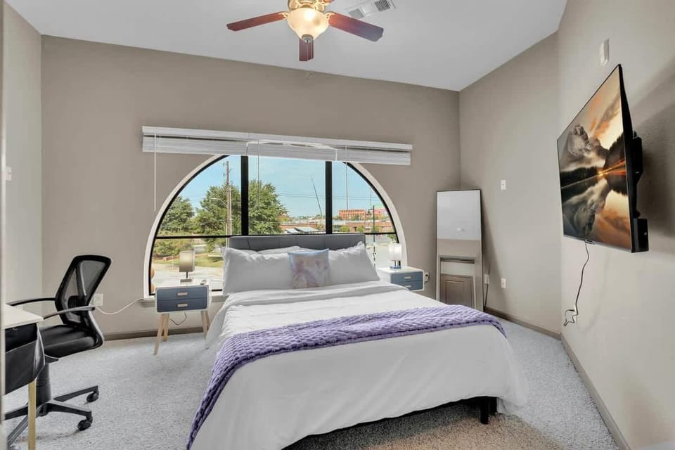 Cozy 1BR- Pool,Gym,Pkng,Near BOK Ctr&Arts Dstrct Apartment in Tulsa