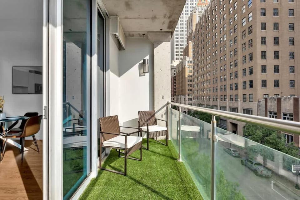 Stylish 1BR Near BOKCntr-Gym,Lounge,Balcony,Pet OK Apartment in Tulsa
