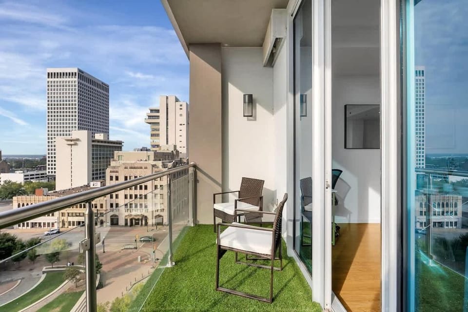 Bright 1BR Near BOKCenter-Gym,Lounge,Balcony,PetOK Apartment in Tulsa
