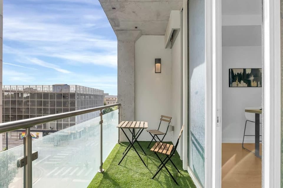 Sleek 1BR Near BOKCenter-Gym,Lounge,Balcony,PetOK Apartment in Tulsa