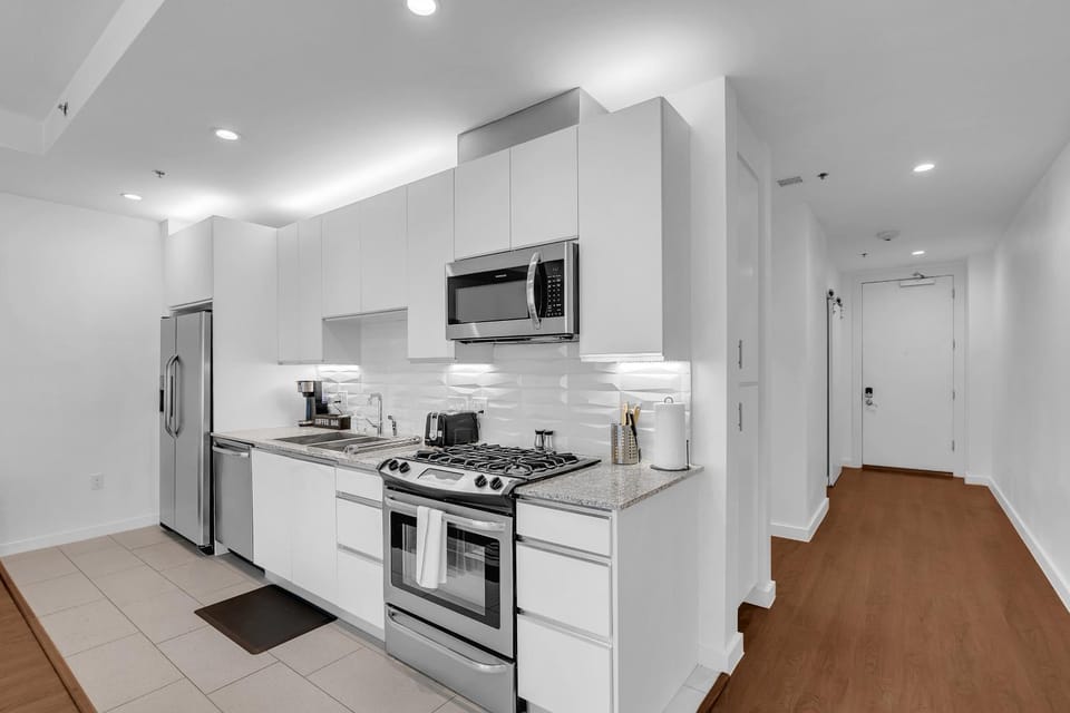Sleek 1BR Near BOKCenter-Gym,Lounge,Balcony,PetOK Apartment in Tulsa
