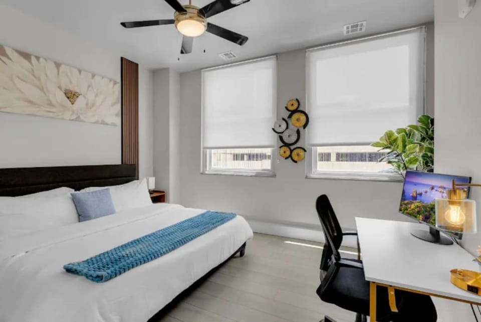 2BR Near BOK Center - Gym, Lounge, Balcony, Pet OK Apartment in Tulsa