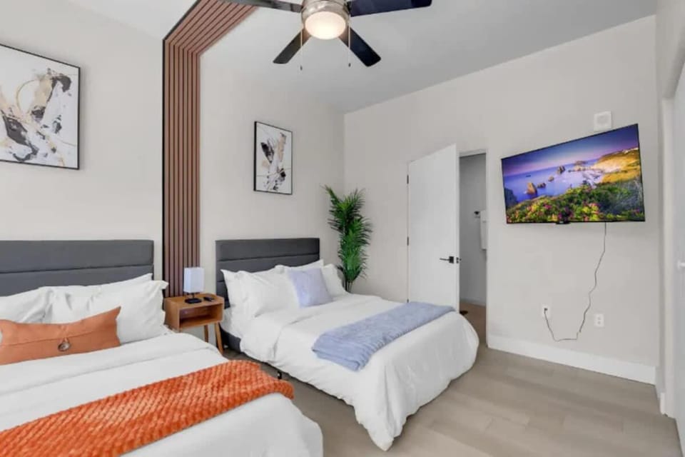 2BR Near BOK Center - Gym, Lounge, Balcony, Pet OK Apartment in Tulsa
