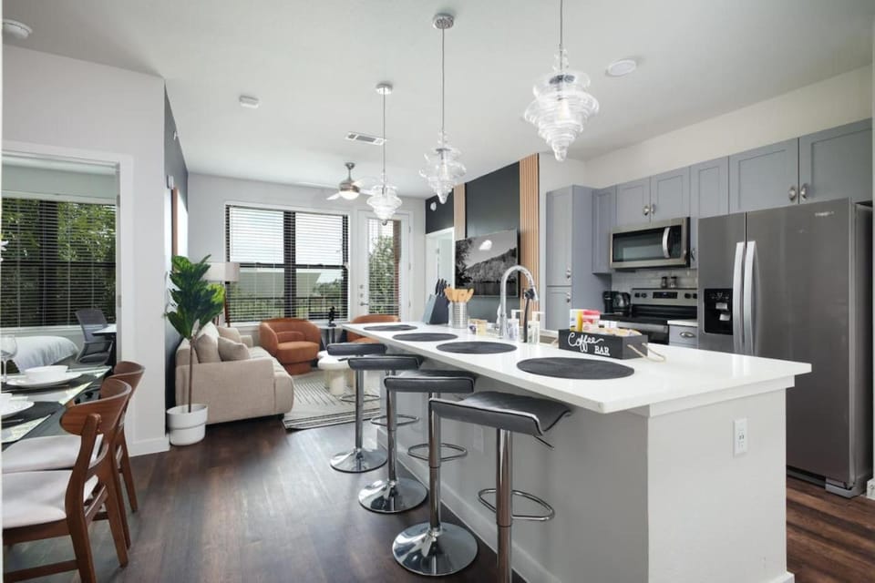 2BR Urban Escape-w Prkng, Near Rvrwalk & Conv Ctr Apartment in San Antonio