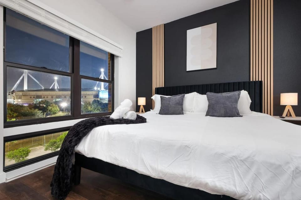 Chic 2BR-w Parking, Near Rvrwalk, Dome & Conv Ctr Apartment in San Antonio