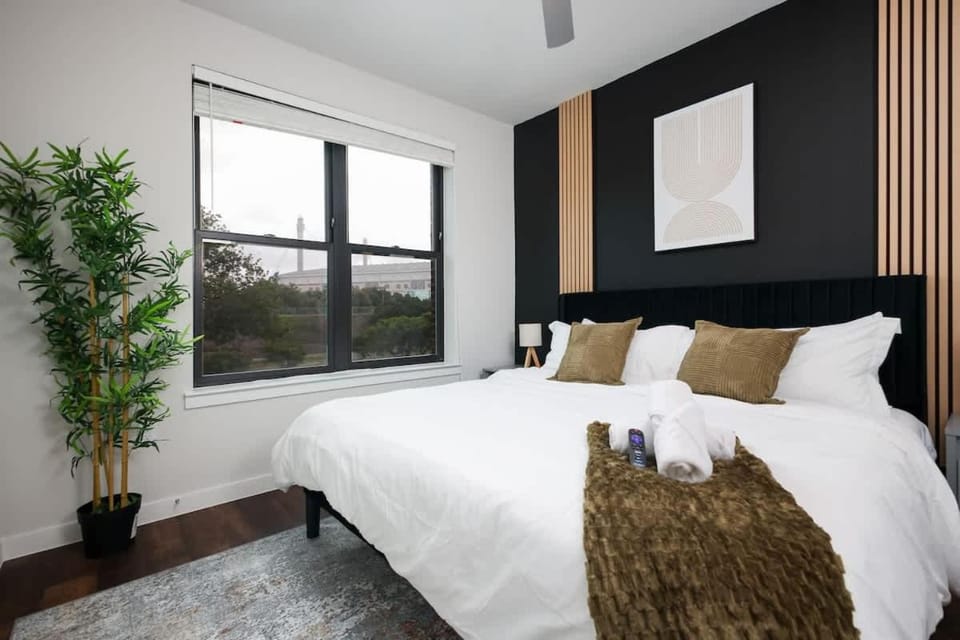 Cozy 2BR-w Parking, Near Rvrwalk, Dome & Conv Ctr Apartment in San Antonio
