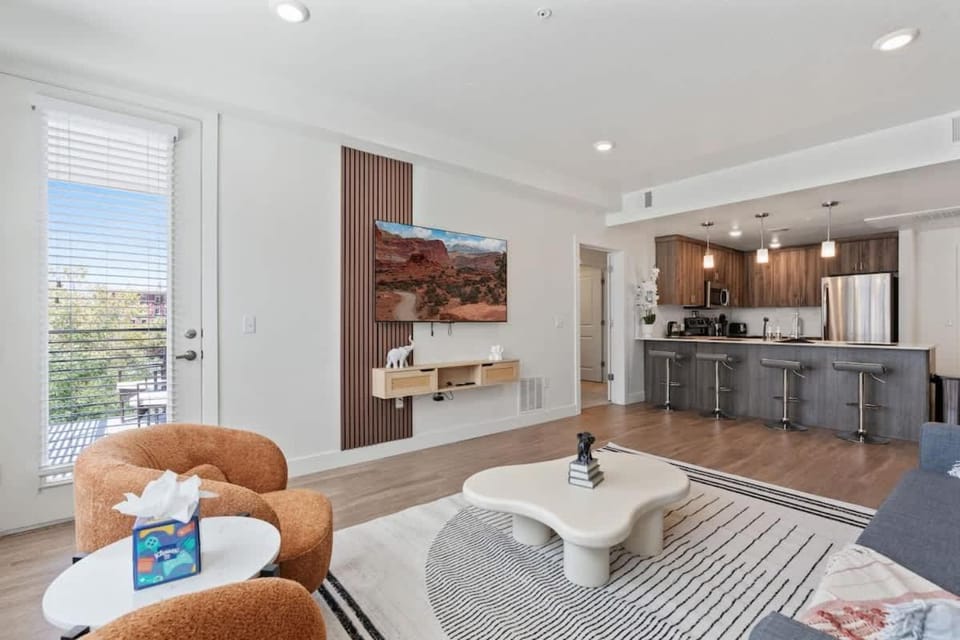 Stylish 2BR w Parking, Near Temple Sq & Delta Ctr Apartment in Salt Lake City