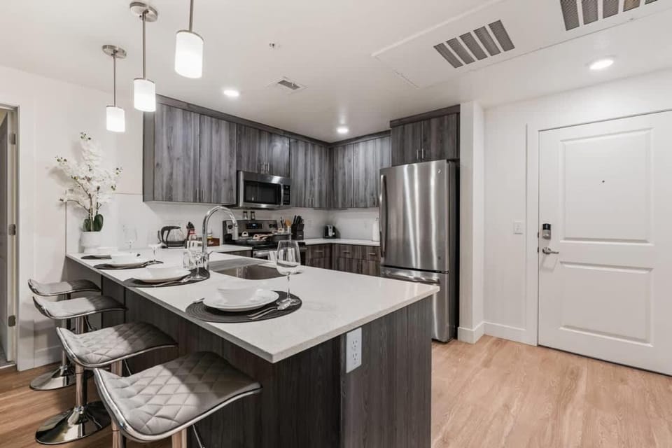 Stylish 2BR w Parking, Near Temple Sq & Delta Ctr Apartment in Salt Lake City