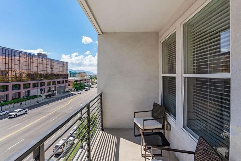 Modern 1BR w Parking, Near Temple Square & Delta Center Apartment in Salt Lake City