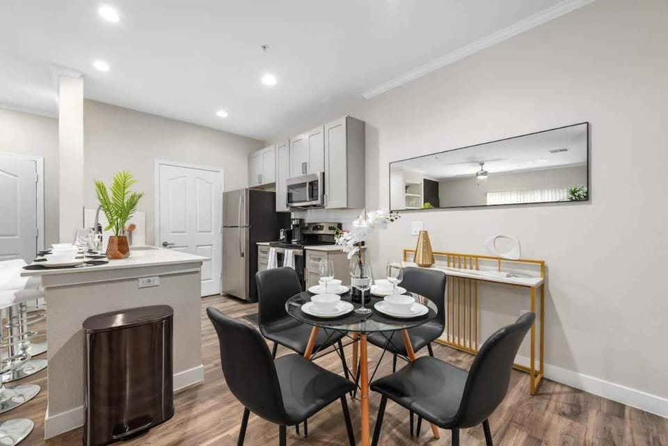 Chic 1BR - Scottsdale, Pet-friendly, Sunrise Peak Apartment in Scottsdale