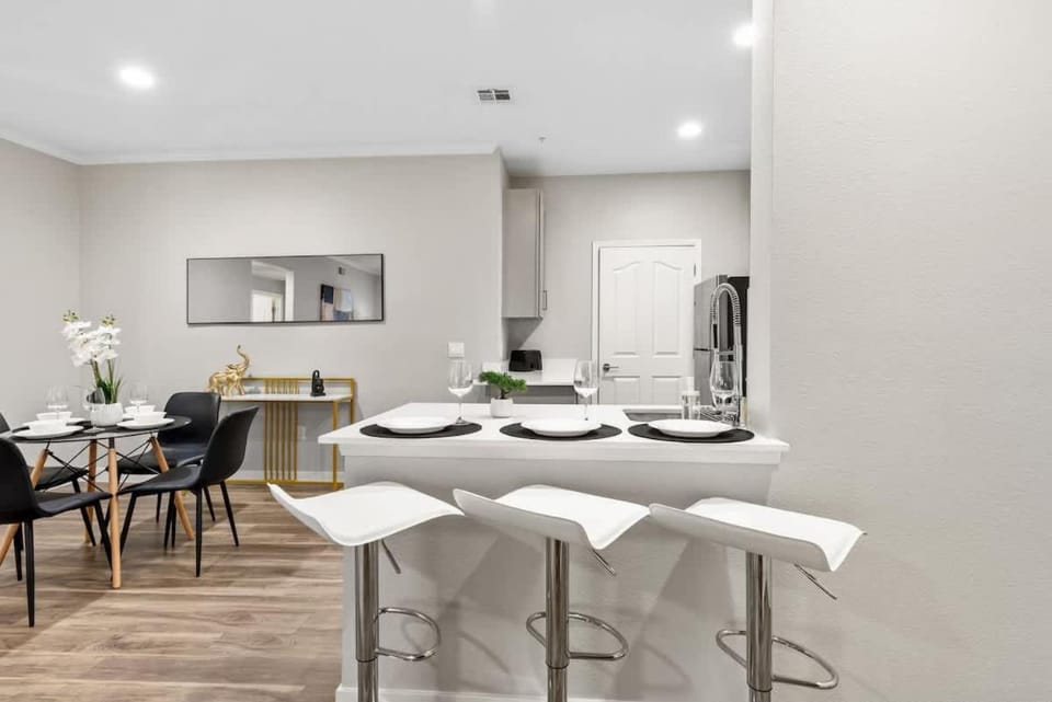 Relaxing 2BR - Scottsdale, Pet-friendly, Sunrise Peak Apartment in Scottsdale