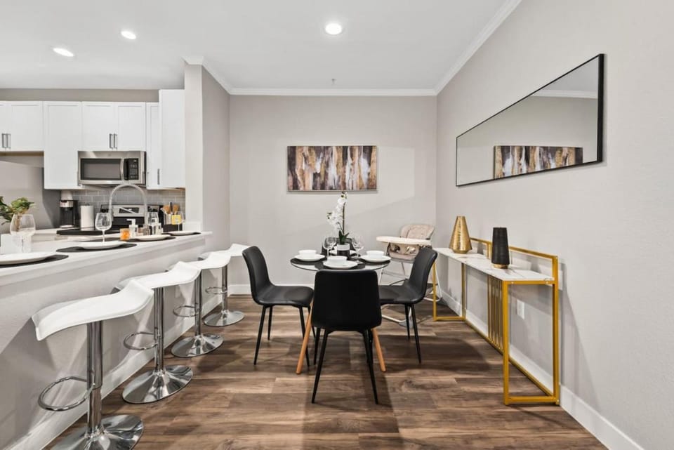 Cozy 2BR - Scottsdale, Pet-friendly, Sunrise Peak Apartment in Scottsdale