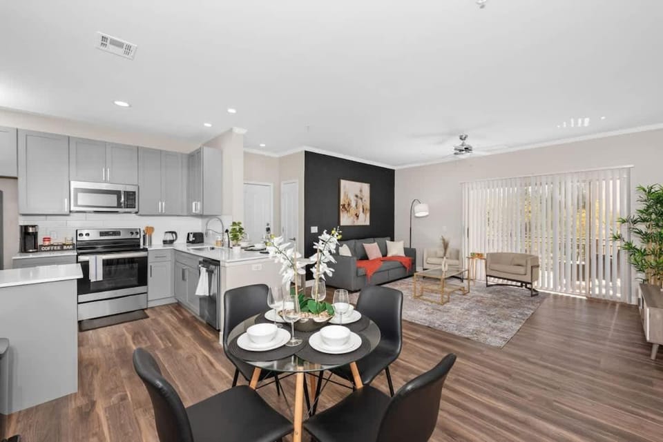 Stylish 2BR - Scottsdale, Pet-friendly, Sunrise Peak Apartment in Scottsdale