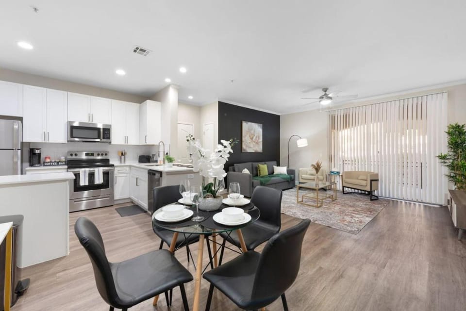 Chic 2BR - Scottsdale, Pet-friendly, Sunrise Peak Apartment in Scottsdale