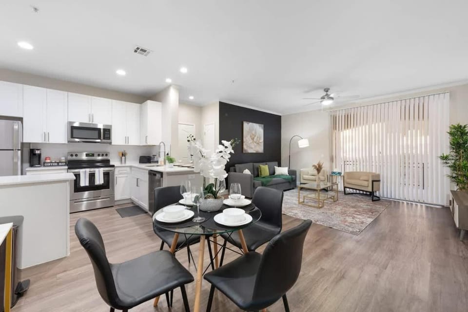 Chic 2BR - Scottsdale, Pet-friendly, Sunrise Peak Apartment in Scottsdale