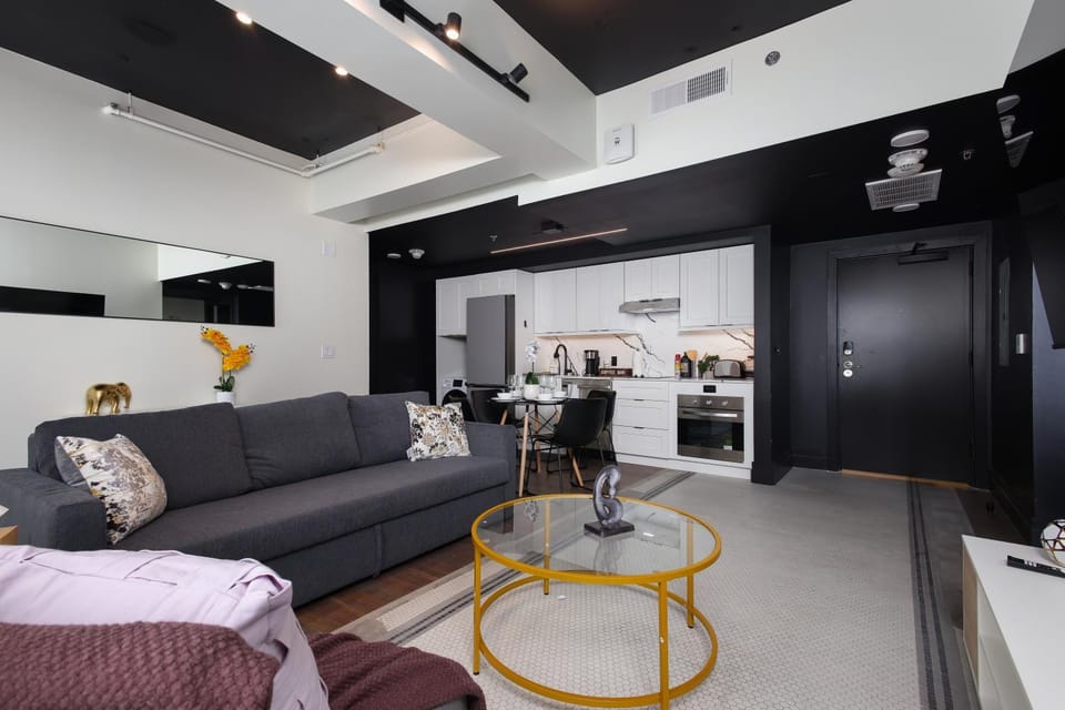 Sleek 2BR On Rvrwalk Gym Parking Near Conv Ctr Apartment in San Antonio