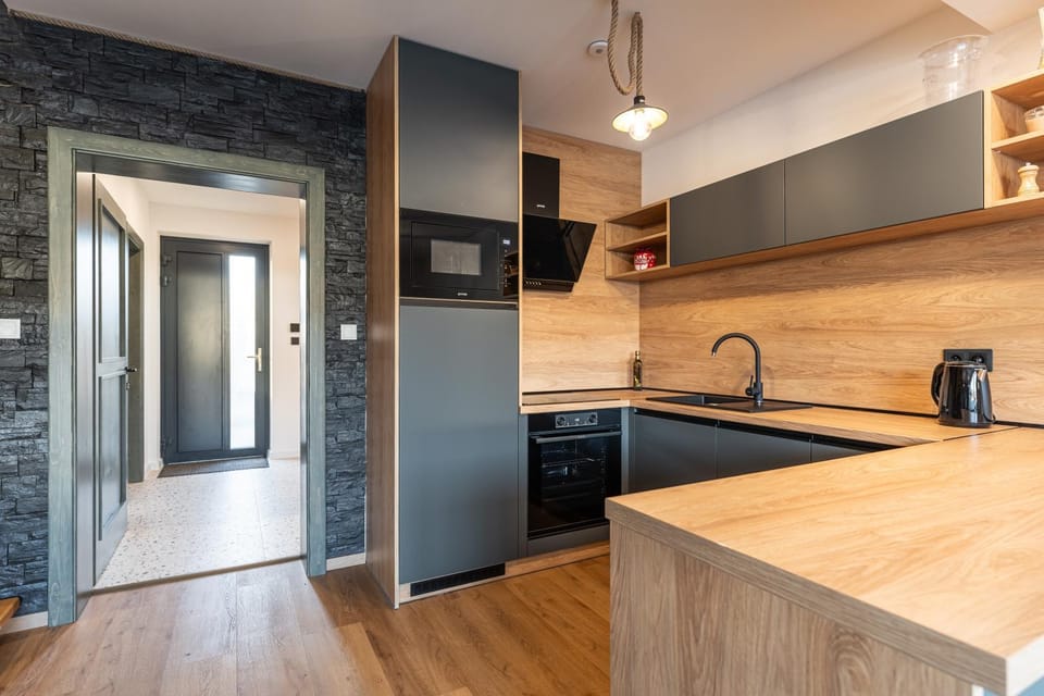 Kitchen or kitchenette, dishwasher, oven, stove