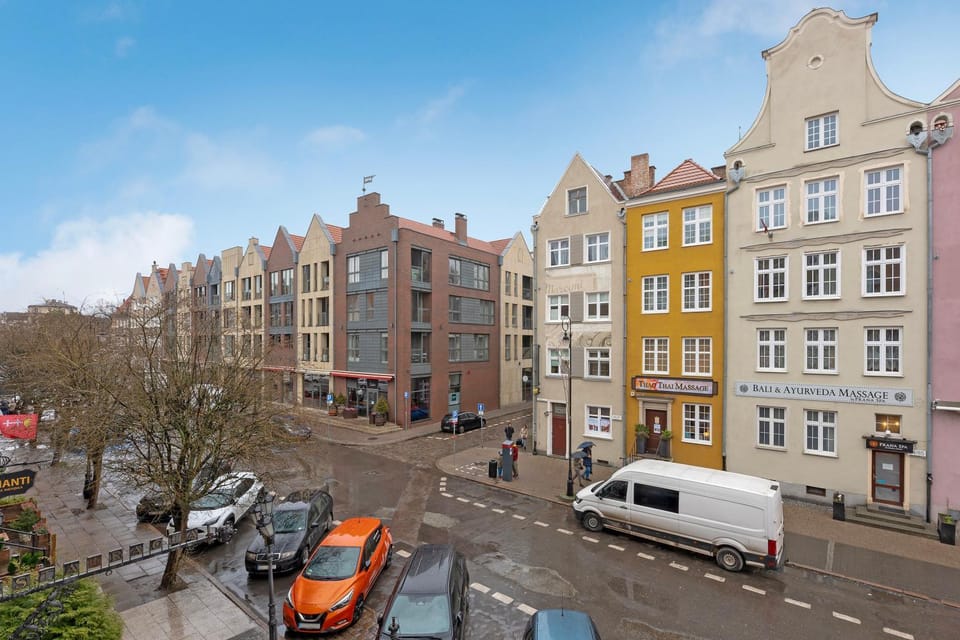 Day, Neighbourhood, City view, Street view, Location