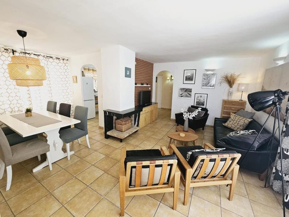 Living room, Dining area