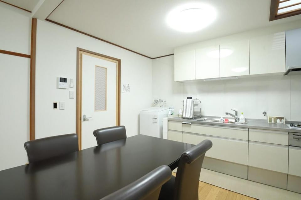 HAT Sanjo M 7min walk from JR Nara St 三条M 奈良駅徒歩7分の一軒家貸切 House in Japan