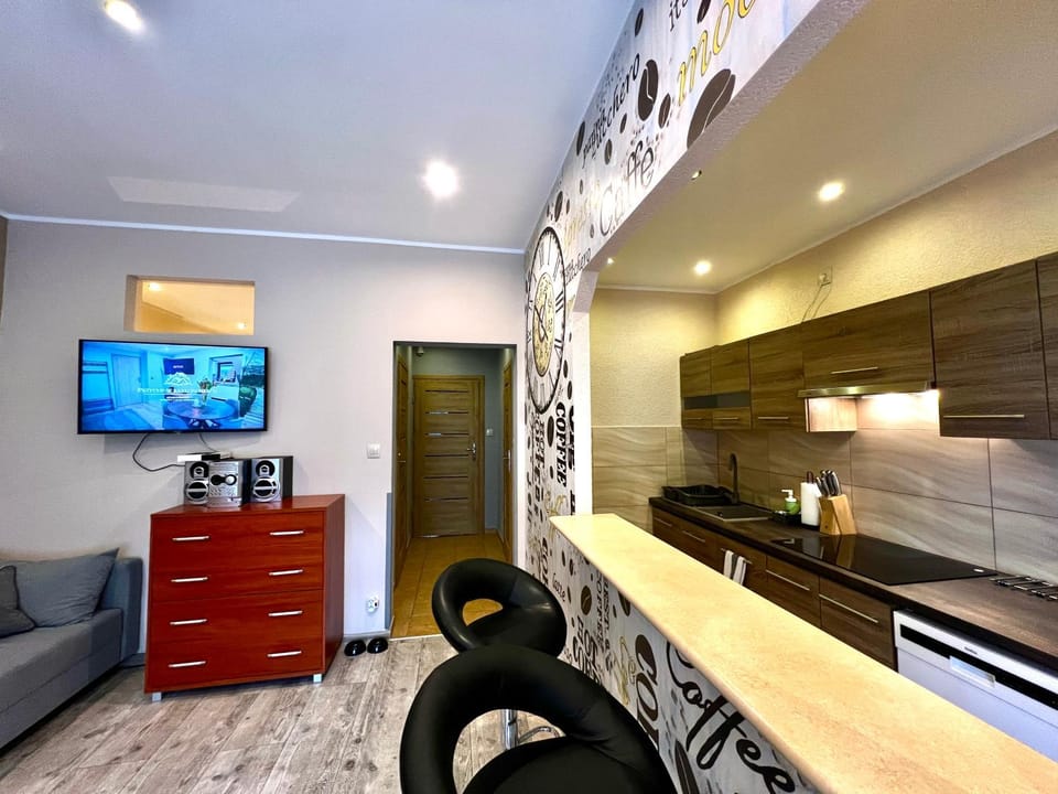 TV and multimedia, Coffee/tea facilities, Kitchen or kitchenette, Living room, Seating area, Dining area, oven, pet friendly, stove, toaster