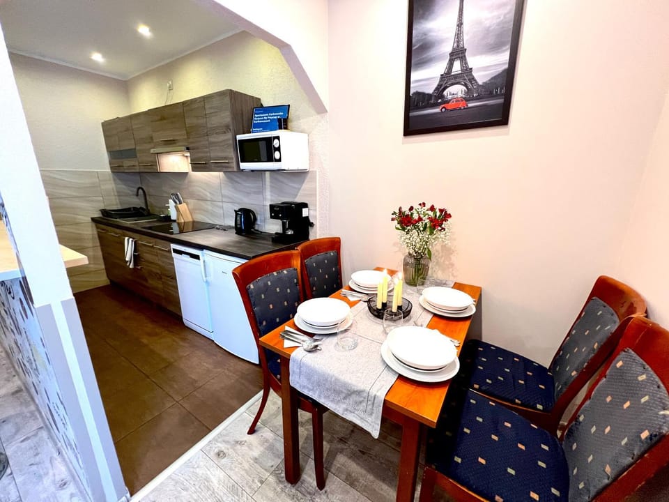 Coffee/tea facilities, Kitchen or kitchenette, Living room, Seating area, Dining area, pet friendly, stove