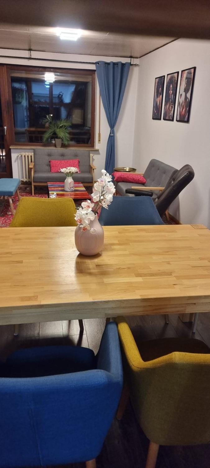 Living room, Seating area, Dining area