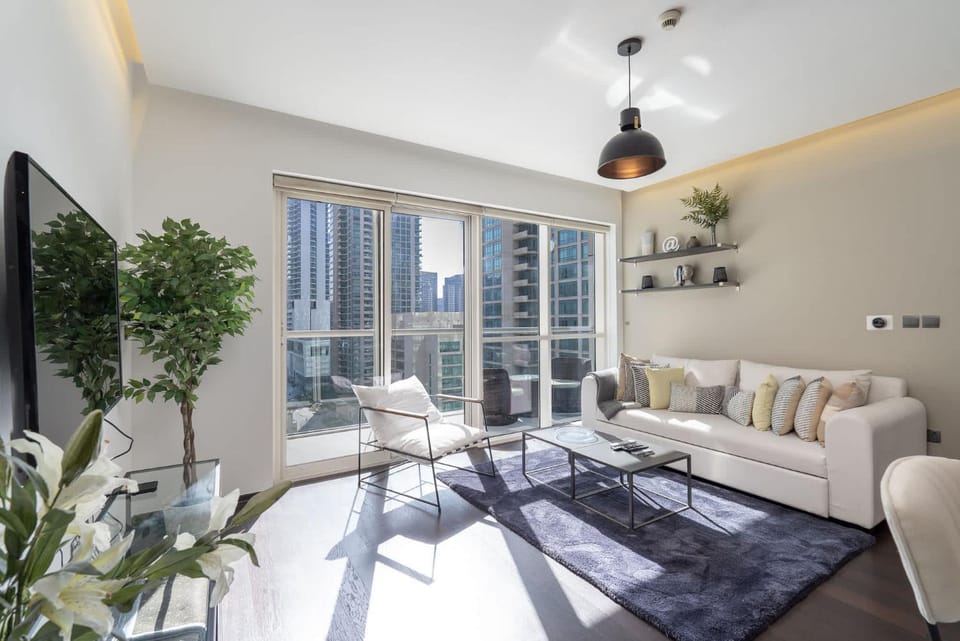 Free housekeeping visits during your stay - StayShort - Cozy 1-Bedroom Apartment at West Avenue Tower near Marina beach Apartment in Dubai