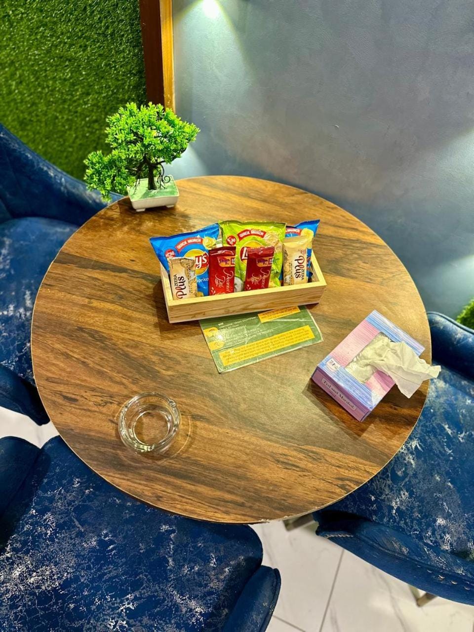 Living room, Seating area, Food