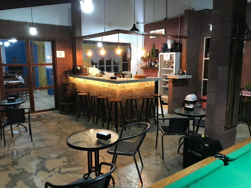 Restaurant/places to eat, Seating area