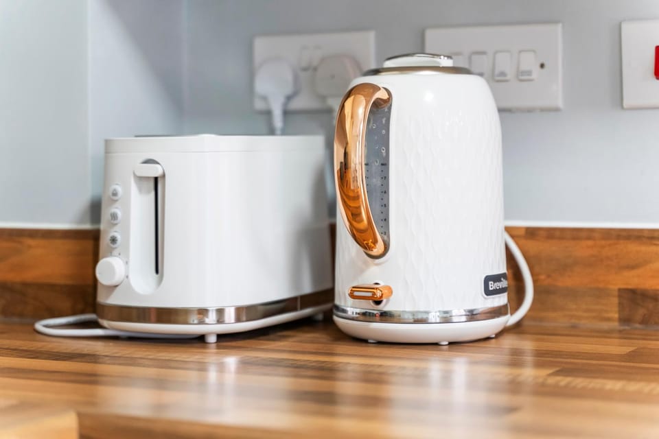 Coffee/tea facilities, toaster