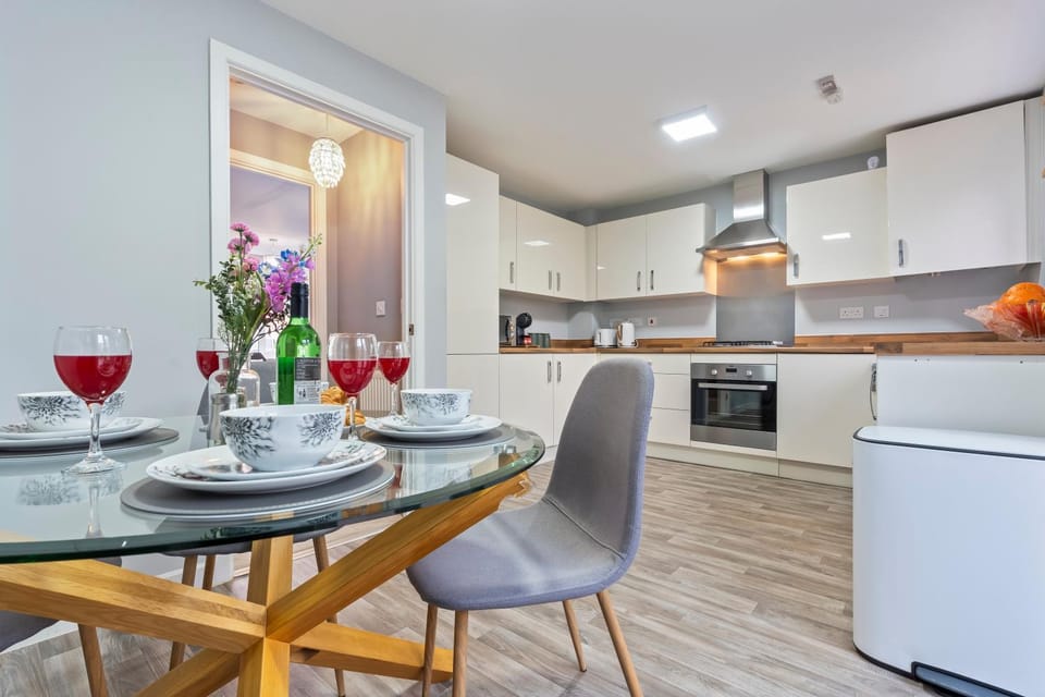 Kitchen or kitchenette, Dining area, oven, toaster