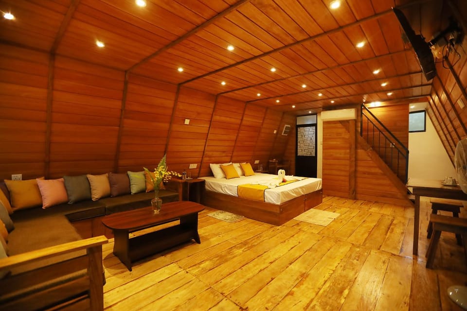 TV and multimedia, Living room, Photo of the whole room, Seating area, Bedroom