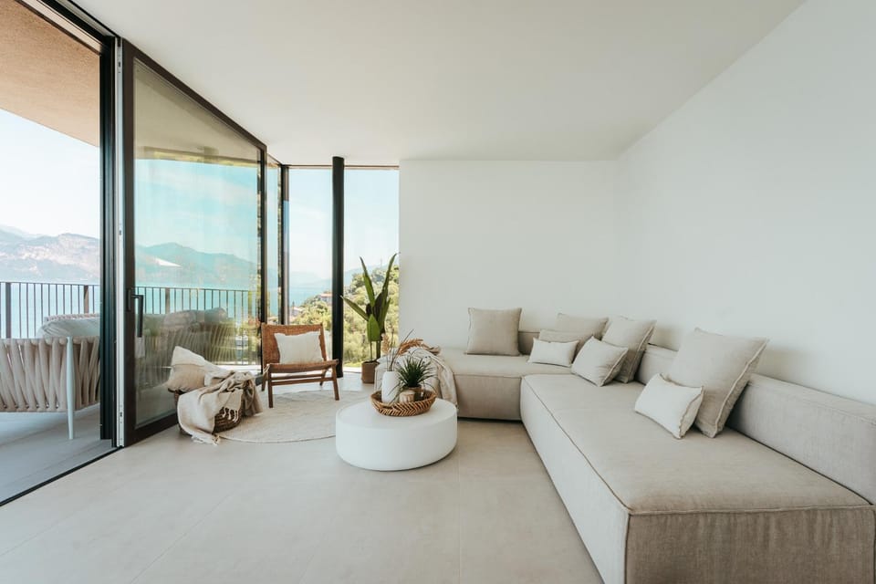 View (from property/room), Balcony/Terrace, Living room, Seating area