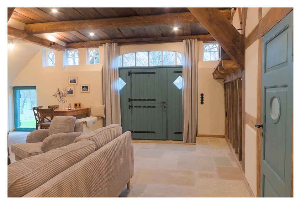 Facade/entrance, Living room, Seating area