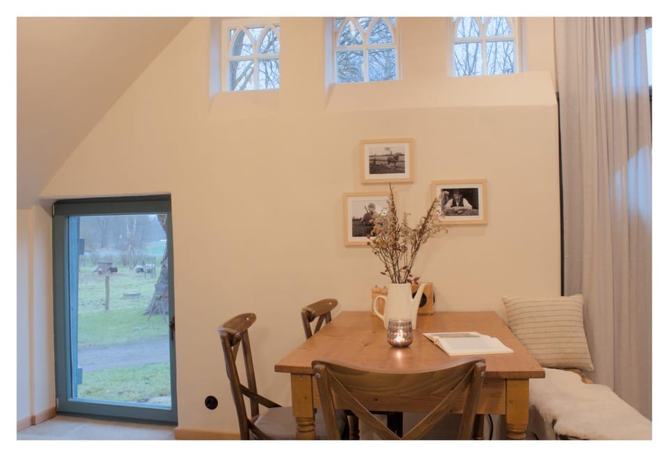 Seating area, Dining area, Garden view