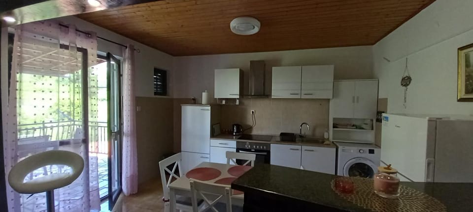 Kitchen or kitchenette, oven, stove