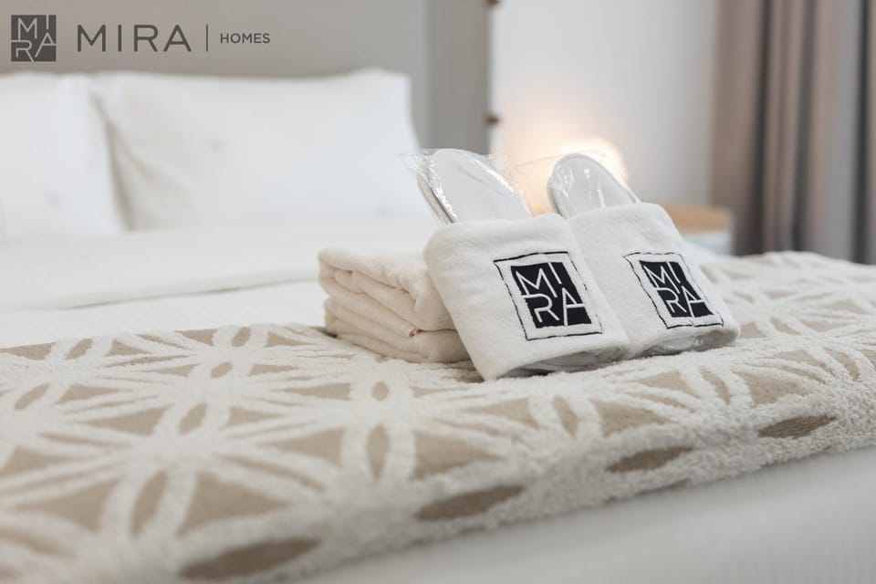 Bed, Logo/Certificate/Sign, Bedroom, towels