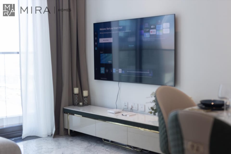TV and multimedia, Living room, Seating area, Evening entertainment