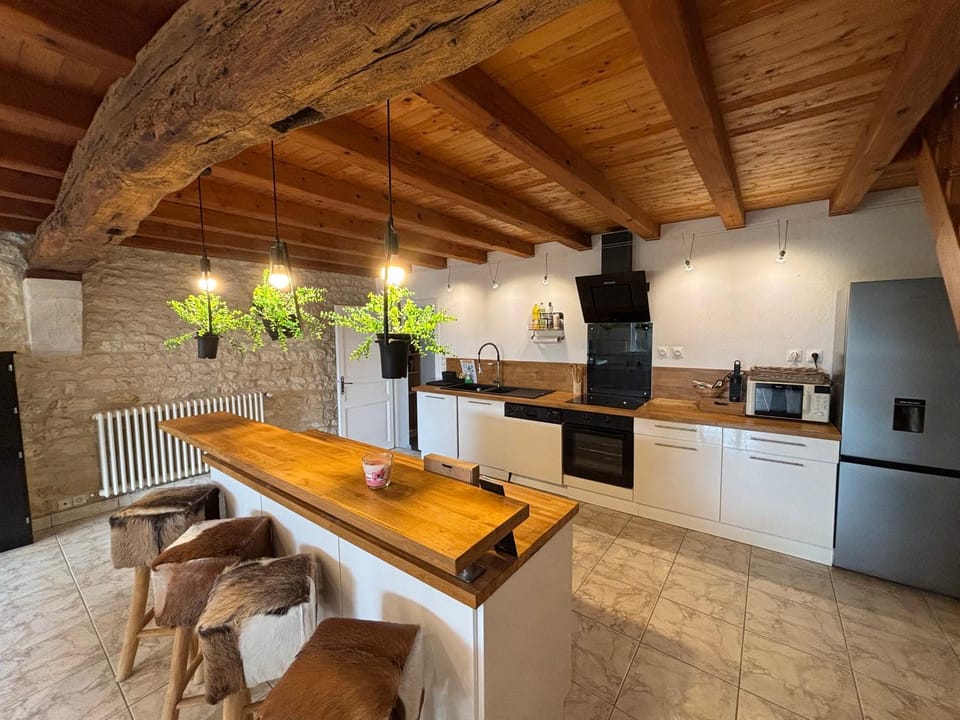 Gîte 3 étoiles de 100m2- piscine partagée House in Nouvelle-Aquitaine