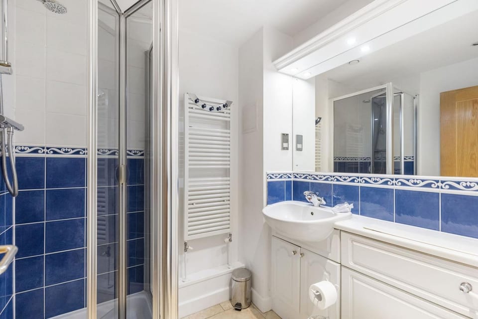 GuestReady - Relaxing Ensuite Room with Balcony Apartment in London