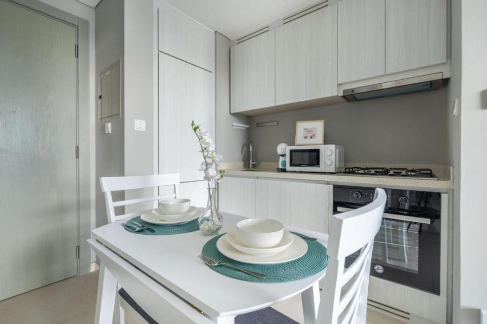 Dining area, kitchen