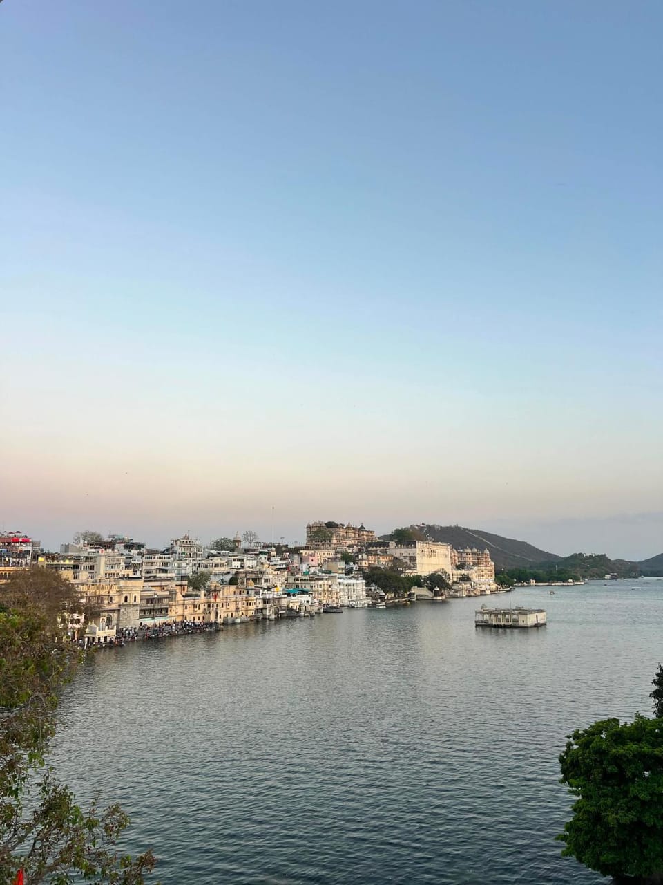 Raahgir LakeView Hostel Hotel in Udaipur