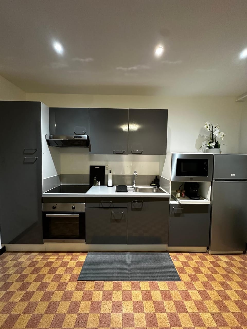 Kitchen or kitchenette, oven, stove