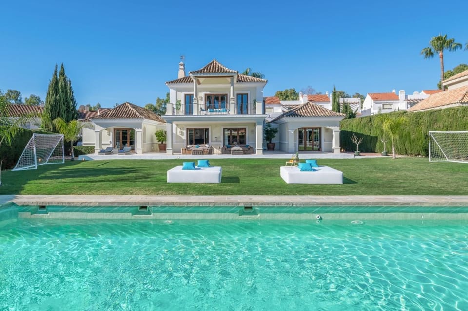 Property building, Day, Garden view, Pool view, Swimming pool