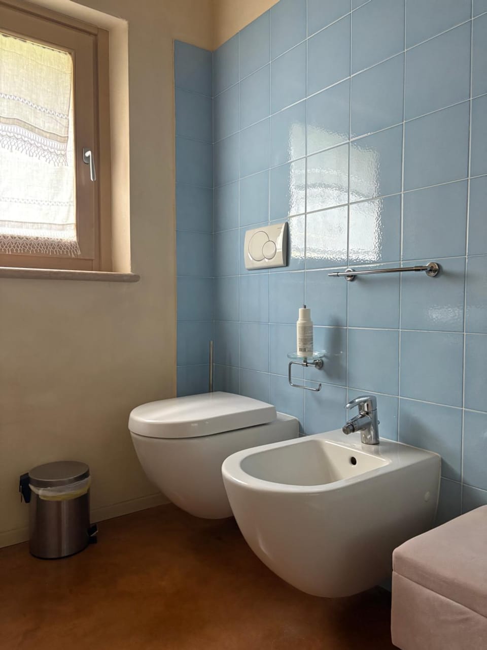 Toilet, bidet
