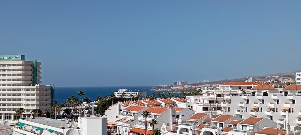 City view, Sea view, Location