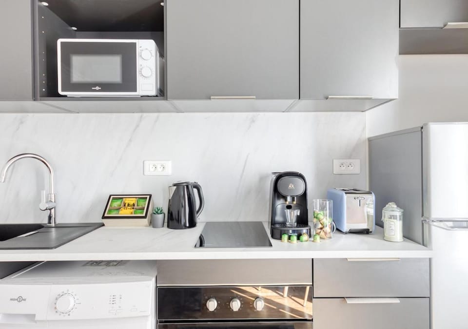 Coffee/tea facilities, microwave, stove