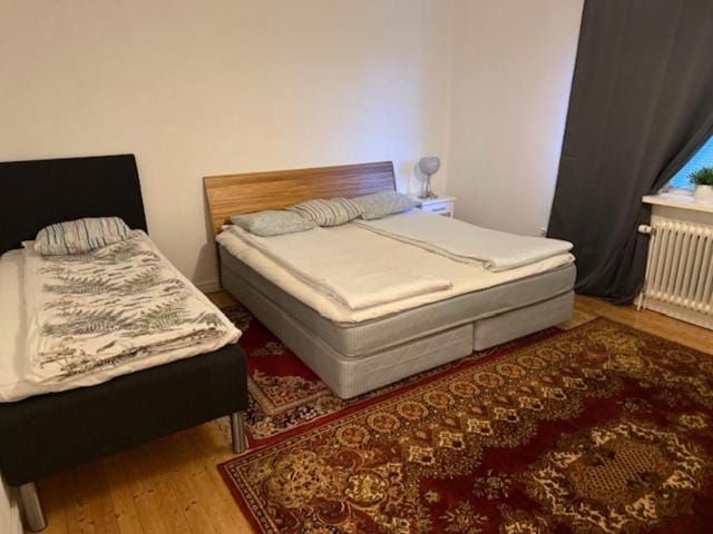 Bed, Bedroom, internet, towels