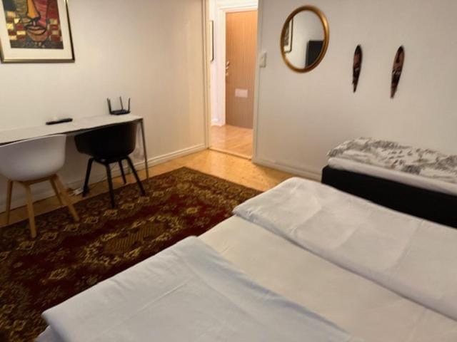 Bed, Seating area, Bedroom